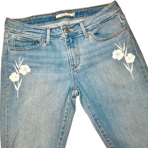 Levi’s 711 Skinny Jeans with Embroidered Flowers in Light Blue/White Women’s 28